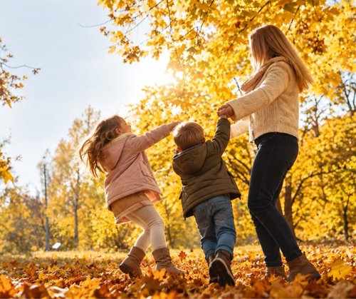 Mutter mit 2 Kindern auf Gut Holmecke Mutter-Kind-Kur 2026 im Herbst